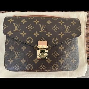 Authentic Louis Vuitton Pochette Métis Monogram